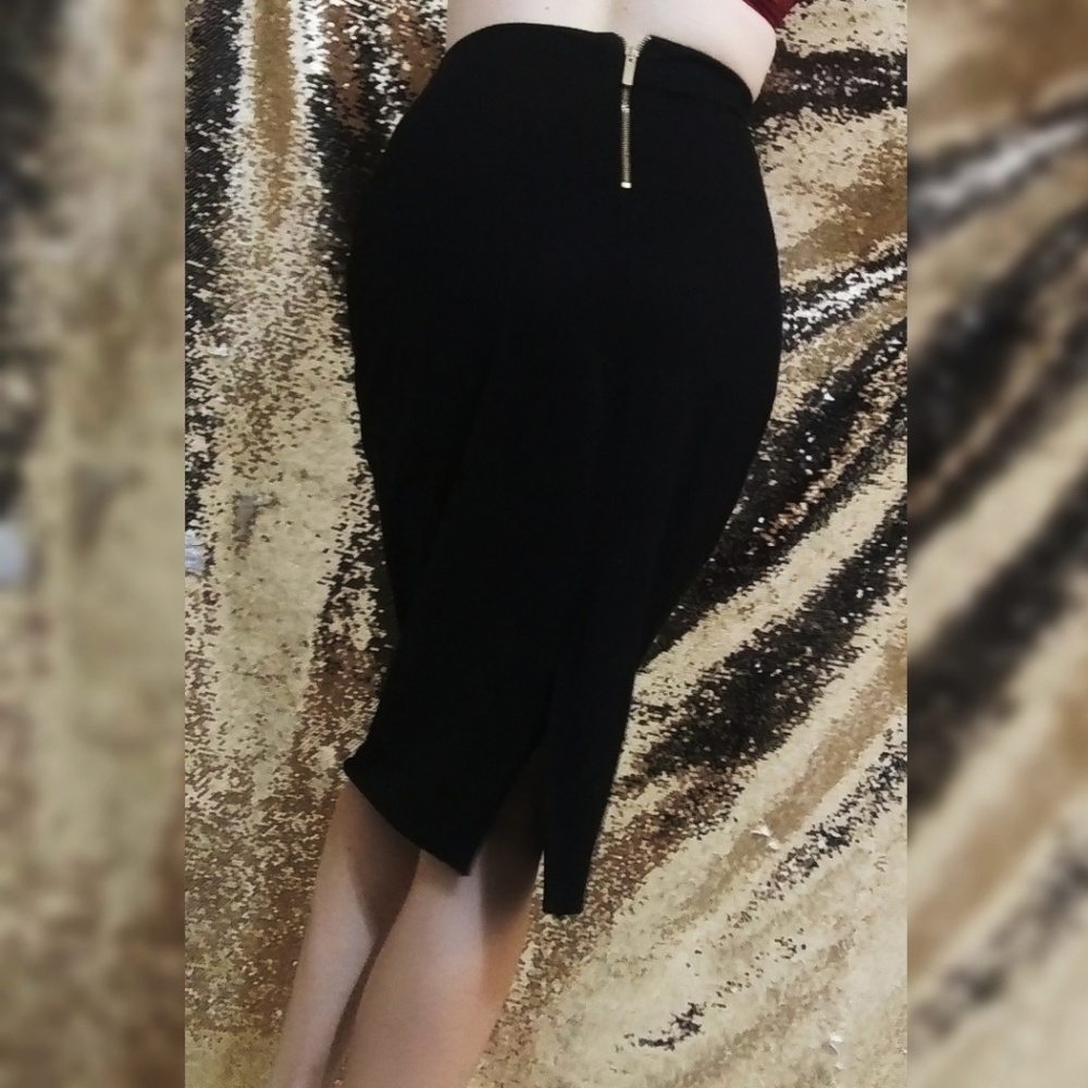 Black, 3/4 length, H&M Pencil Skirt - Size M